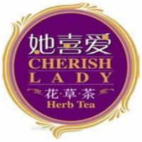 她喜爱花草茶饮品